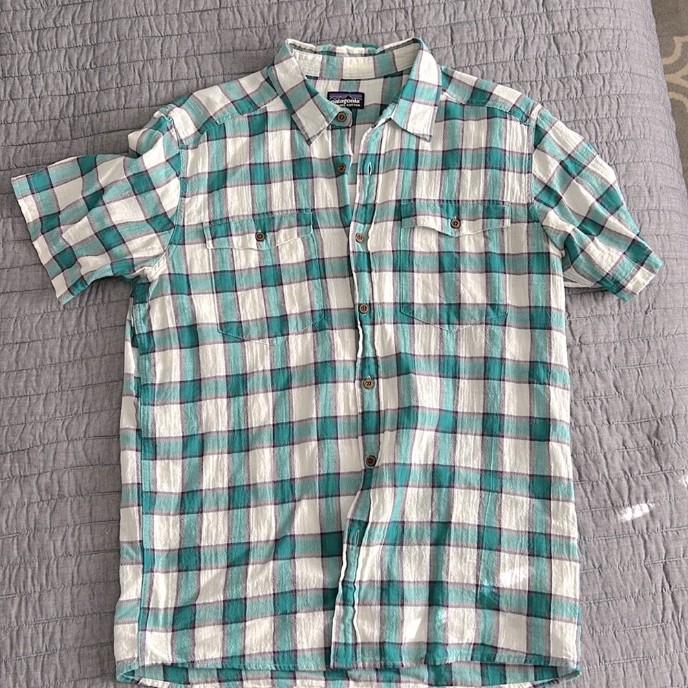 Men’s button down short sleeved shirt